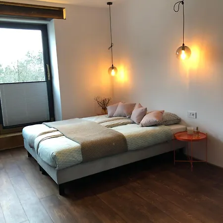 Πανσιόν Black House 88 3*