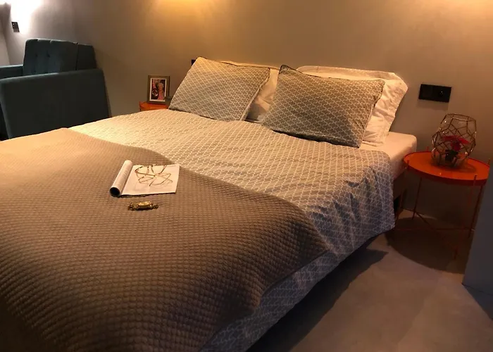 Πανσιόν Black House 88