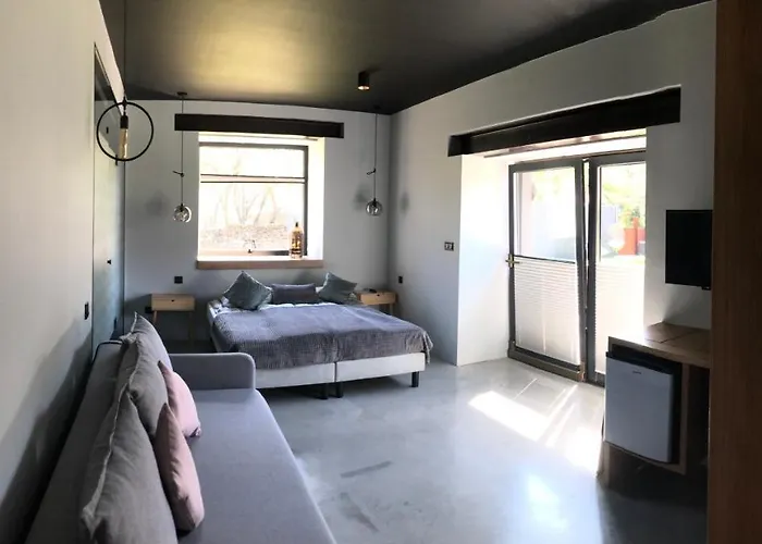 Πανσιόν Black House 88