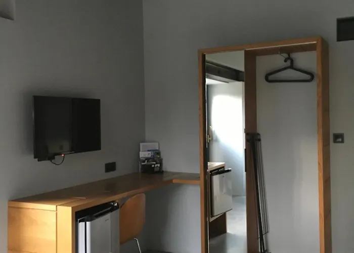 Πανσιόν Black House 88